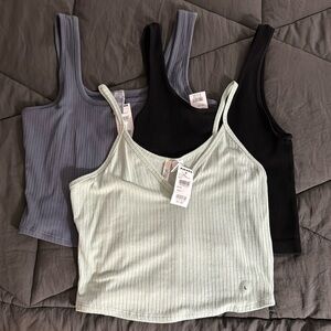 BNWT Tilly’s Cropped Tops (set of 3)
